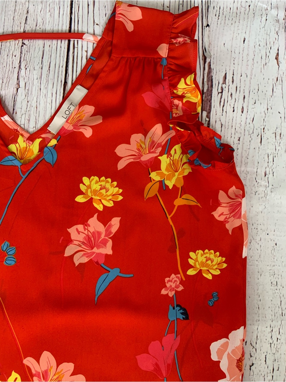 Loft Floral Red Sleeveless V-Neck Women's Top
Size Small - Picture 2 of 10
